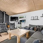 Three-bedroom In Hébergement de vacances Blåvand