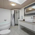 Hébergement de vacances Three-bedroom In *