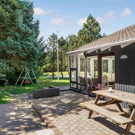 Дом отдыха Nice Home In Blavand With Sauna *