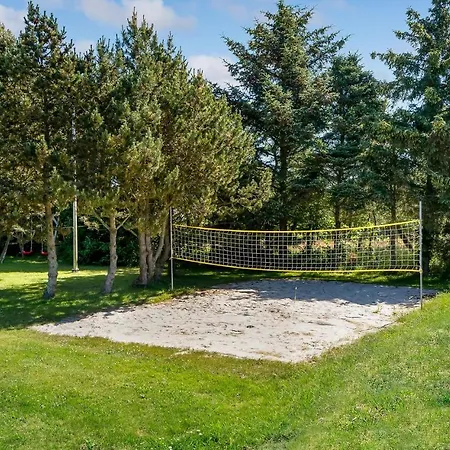 Three-bedroom In Feriehus *