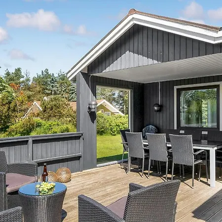 Holiday home Three-bedroom In