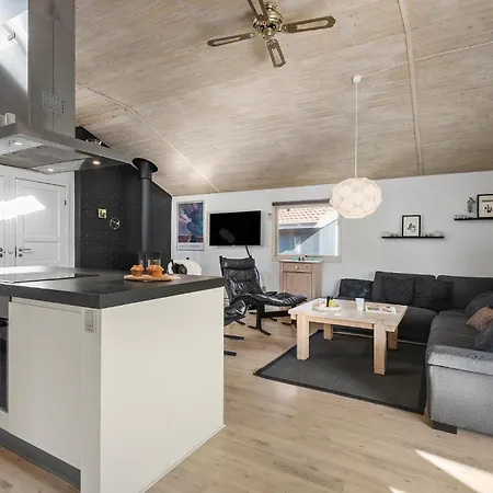 Дом отдыха Nice Home In Blavand With Sauna *